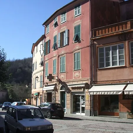Magghy Borgo Rotondo Varese Ligure